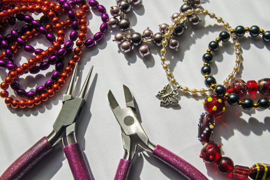 Jewelry pliers and beads