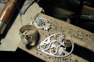 jewelry-metalworking-techniques-tutorials-how-to-wire-sheet-metal-stamp