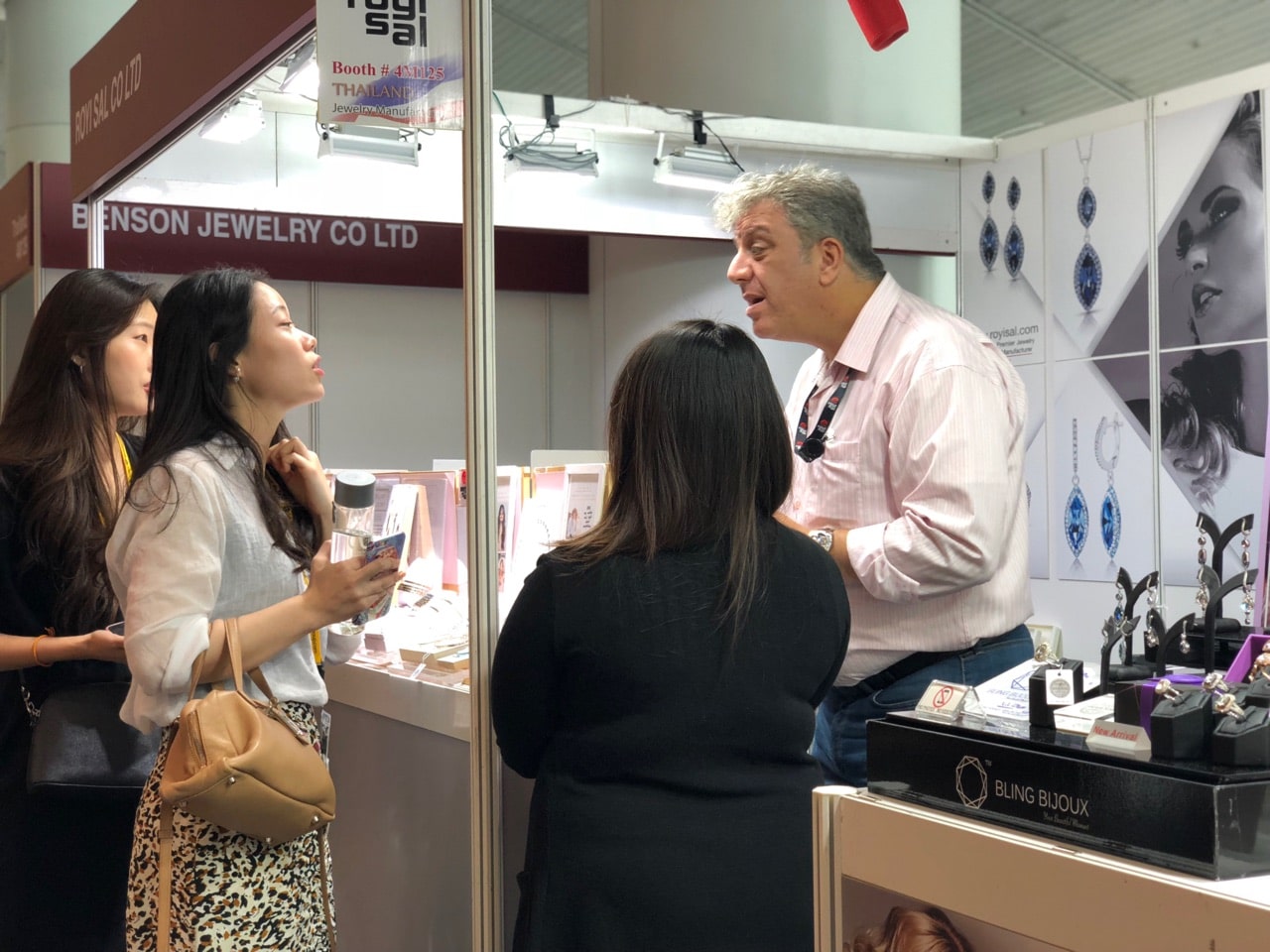 RoyiSal_Tradeshow_Hong-Kong_1DE296E2-55BD-4ABD-B5C5-66AACCD97147-min