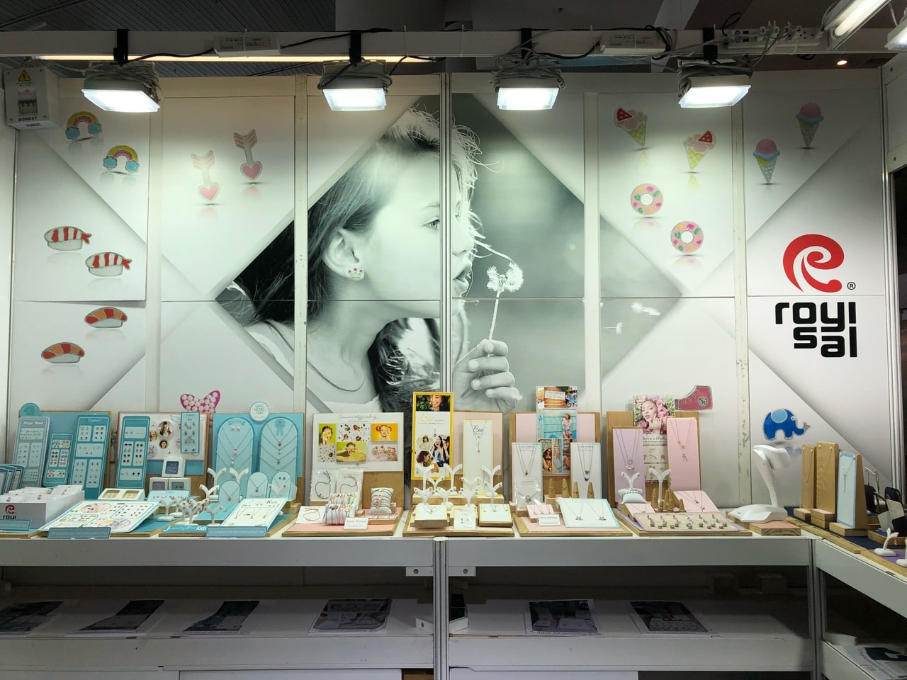 RoyiSal_Tradeshow_Hong-Kong_7F8776D8-1B54-462D-A9E7-FA700E8972DD-min
