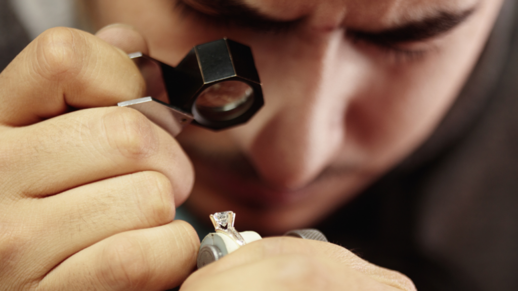 Experience Quality Craftsmanship and Sustainable Jewelry from Royi Sal (1)