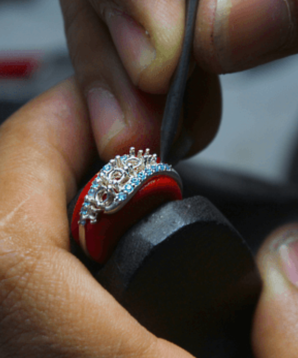 How to Design Jewelry Collections that Appeal to International Markets